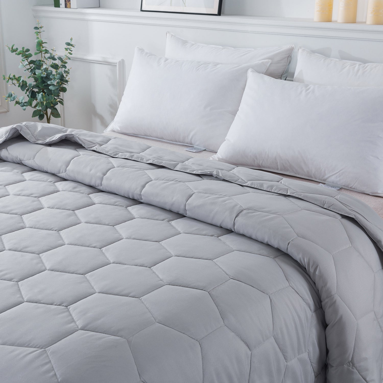 Honeycomb Microfiber down Alternative Blanket