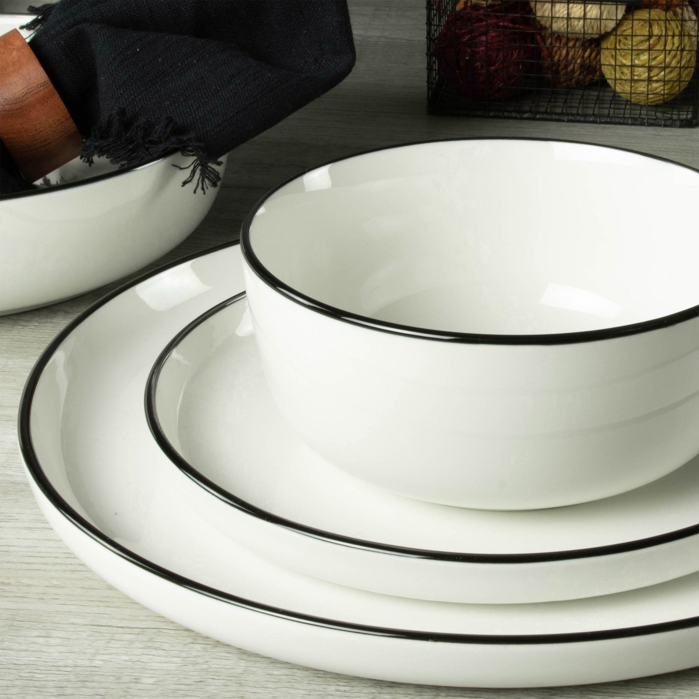 Silhouette 16-Piece Dinnerware Set