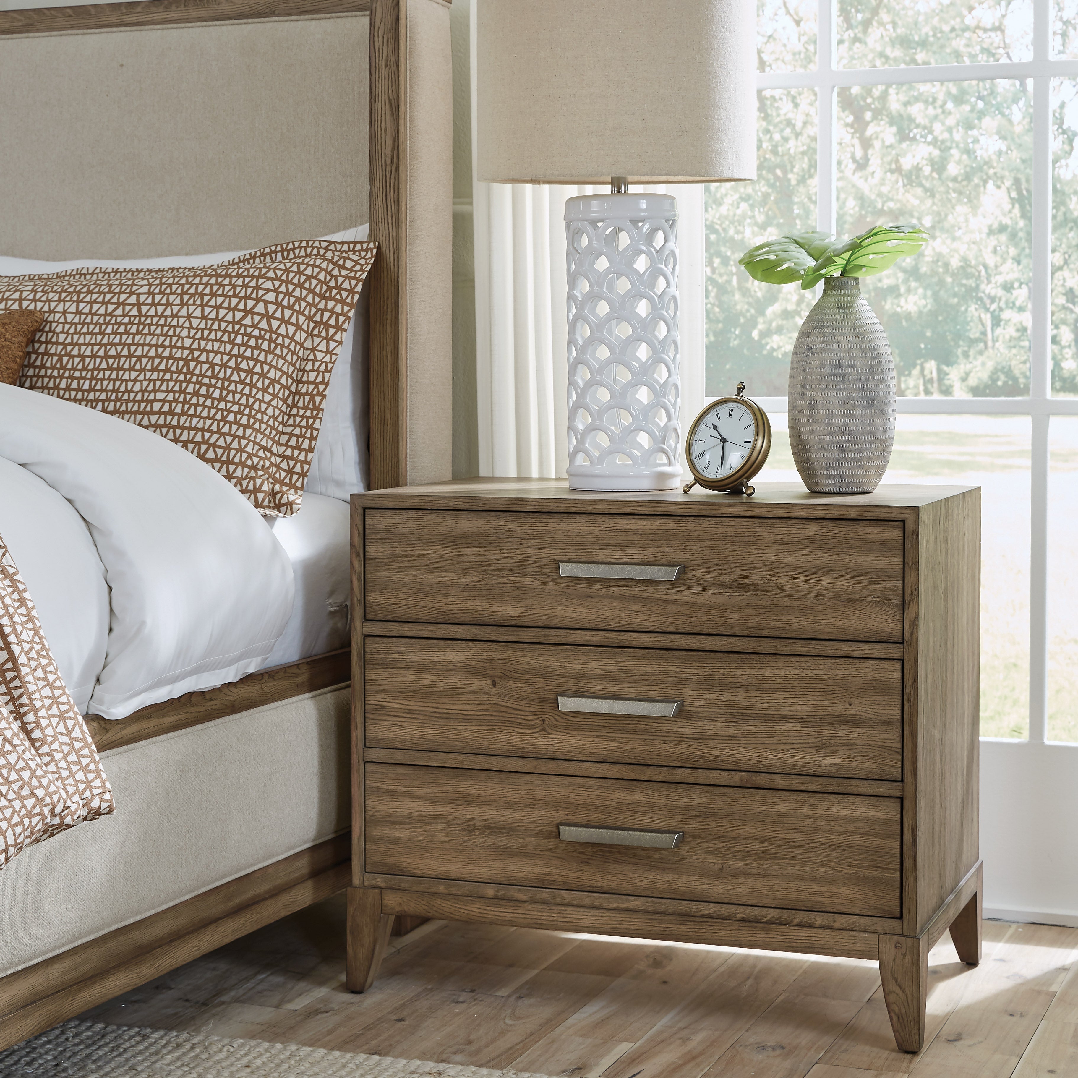 Huntlee 5-Piece Queen Bedroom Set