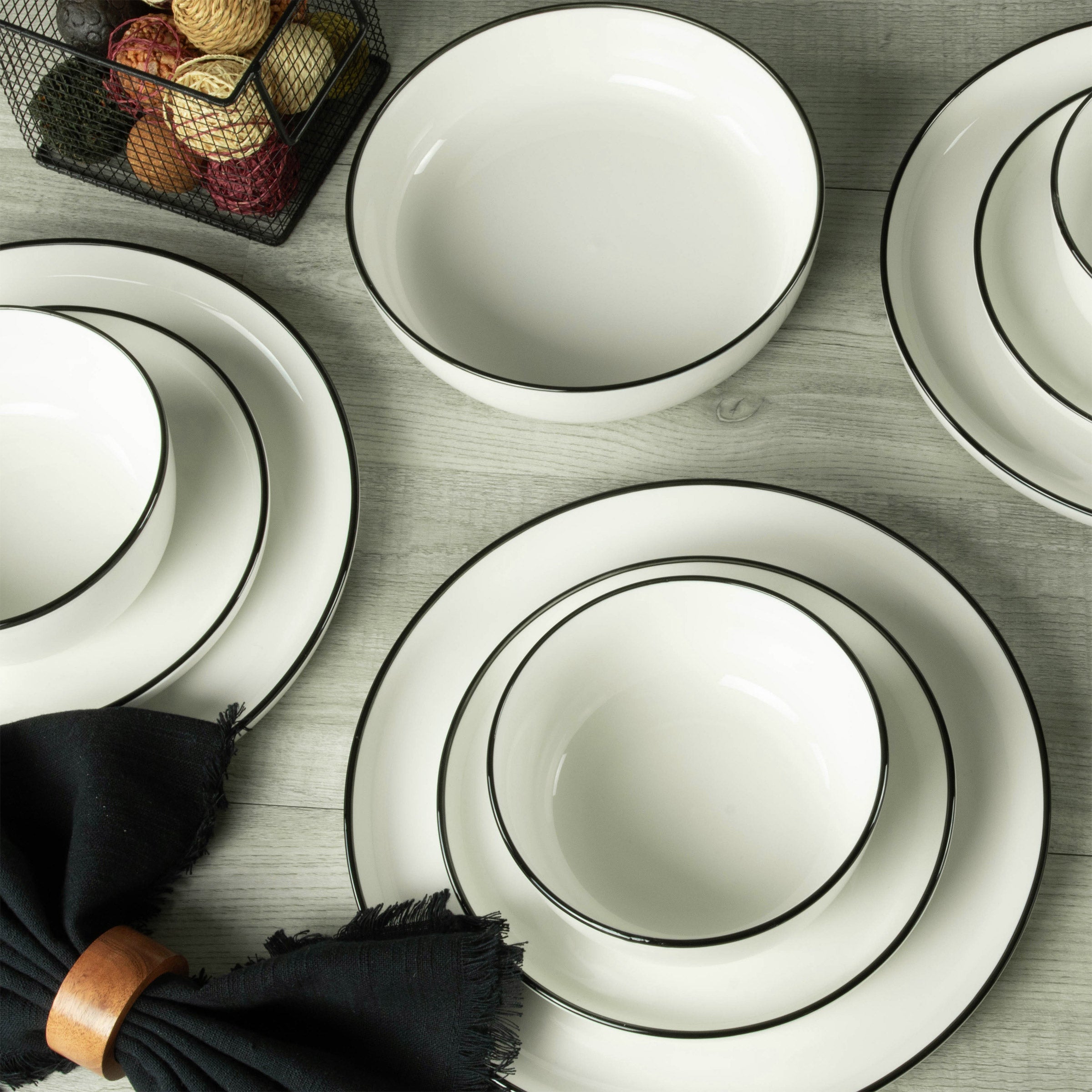 Silhouette 16-Piece Dinnerware Set