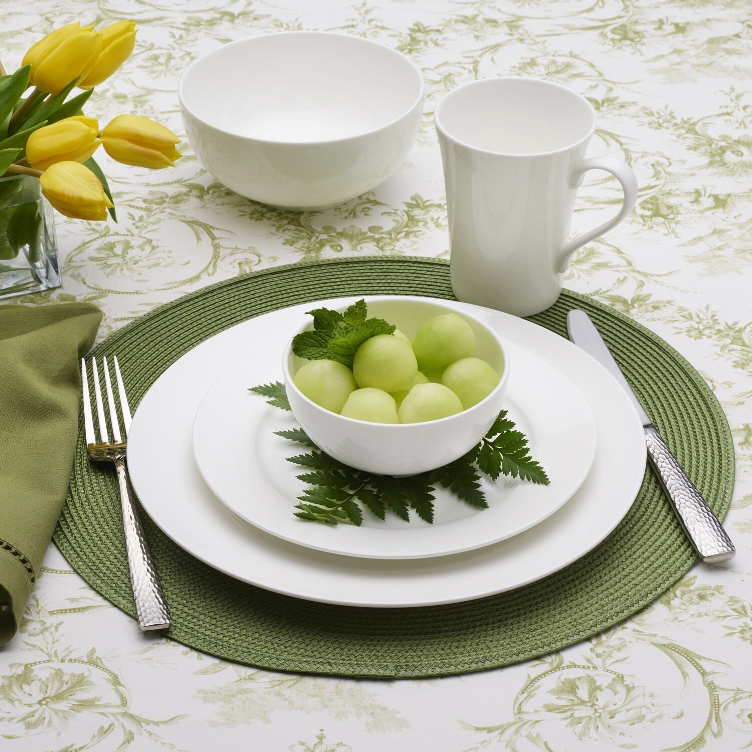 Mikasa Lausanne 40-piece Bone China Dinnerware Set Image