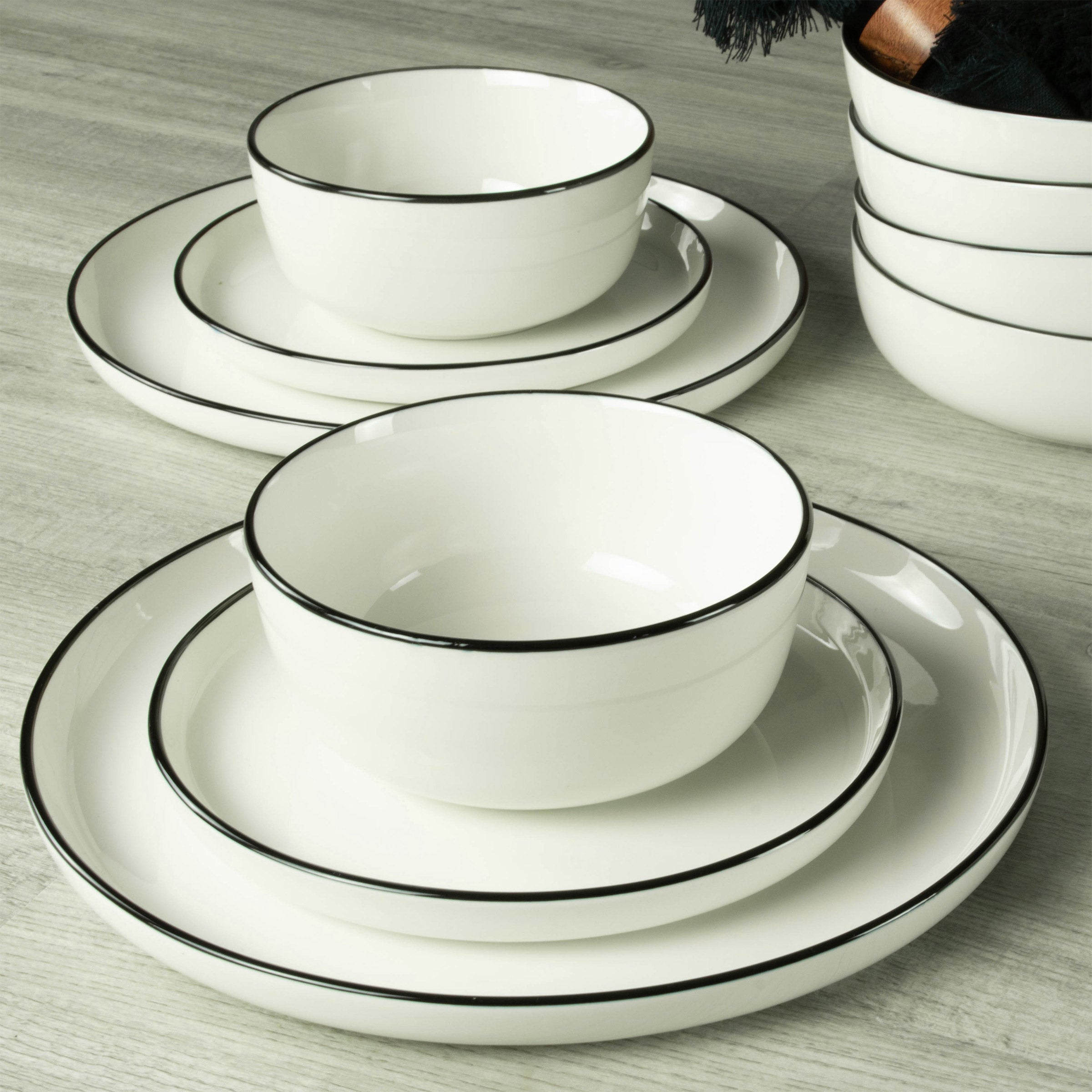 Silhouette 16-Piece Dinnerware Set