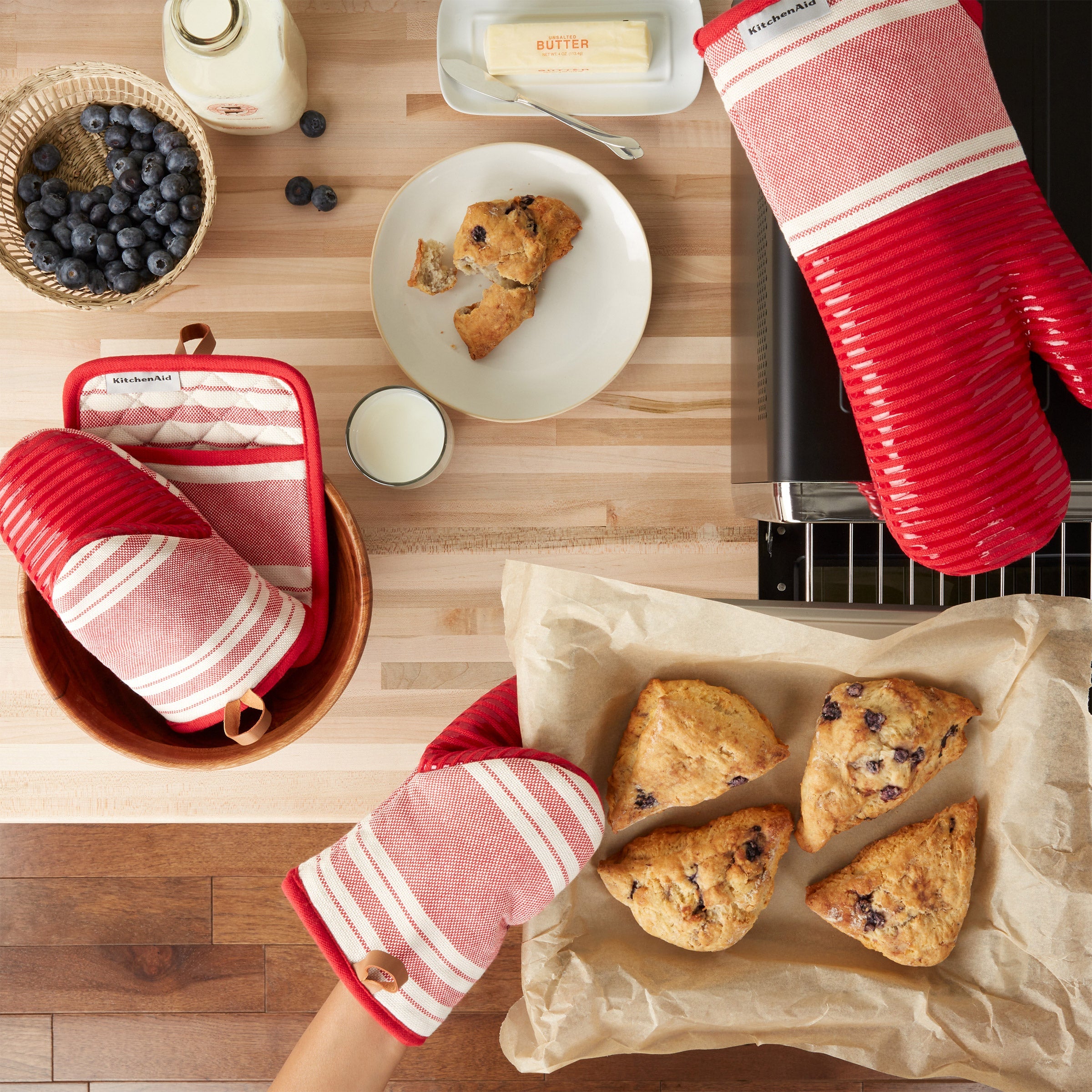 Vintage Stripe Pot Holder and Oven Mitt Set, 4-Pack